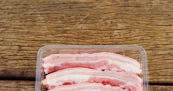 Sirloin chop in plastic container alt