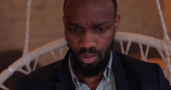 Concentrated African Businessman Works By Laptop PC in Cafe alt