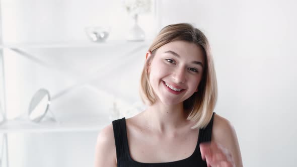 Fresh Face Model Natural Beauty Happy Smiling Girl alt