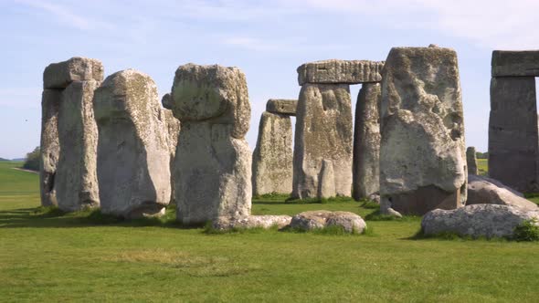 Panning Shot of Famous Prehistoric Monument Stonehenge on a Beautiful Sunny Day alt