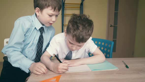Tracking Pupils Do Homework Write Numbers in Notebooks Help Each Other alt