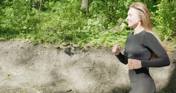 Young Woman Runner Training in Summer Park. Close Up of Fitness Woman Running at Morning Outdoors alt