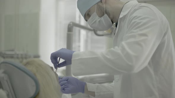 DENTIST ORTHOPEDS TREATS PATIENTS TEETH alt