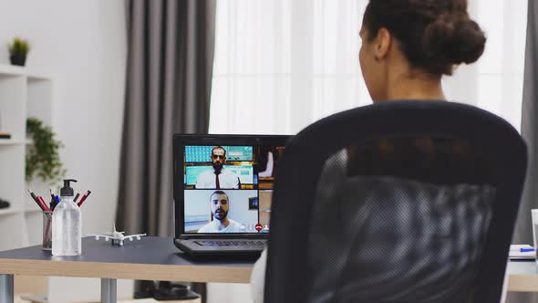 Business Woman Saying Her Opinion alt