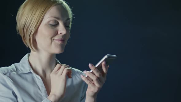 Businesswoman Typing Message alt