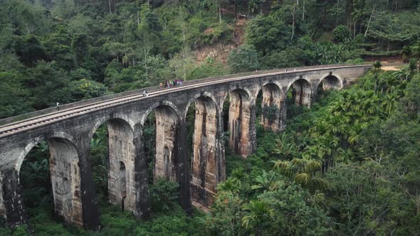 Nine Arches Bridge, Ella, Sri Lanka alt