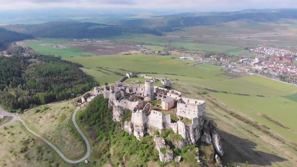 Aerial View on Spissky Hrad. Slovakia. The Ruins of Stone Castle on the Hill alt