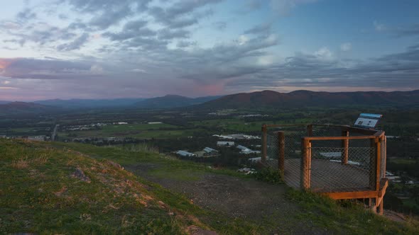 4k Timelapse of Golden Hour from Huon Hill Lookout Parklands in Albury Wodona, Australia alt
