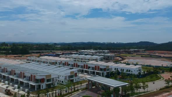 wide shots of houses under constructions alt