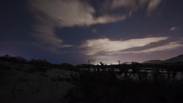 Time lapse 4K - Stars over the dunes. 