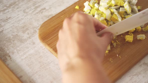 Slicing A Boiled Chicken Egg alt