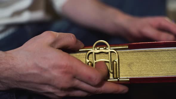 Photo, Wedding, Birthday Album Page Opening. alt