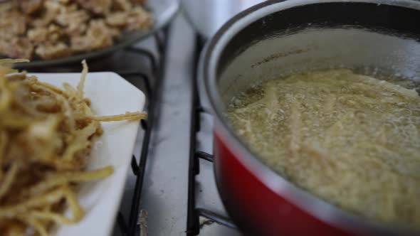 Tempura fried strips from the Victoria Amazonica or Vitoria Regia lily plant for a organic Vegan tre alt