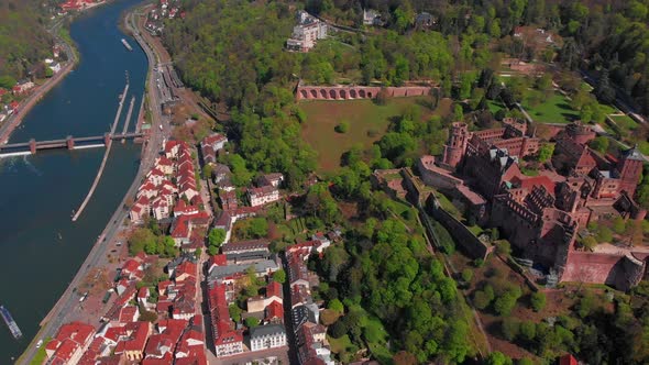 Beautiful top view of the Heidelberg castle and the old part of the city. alt