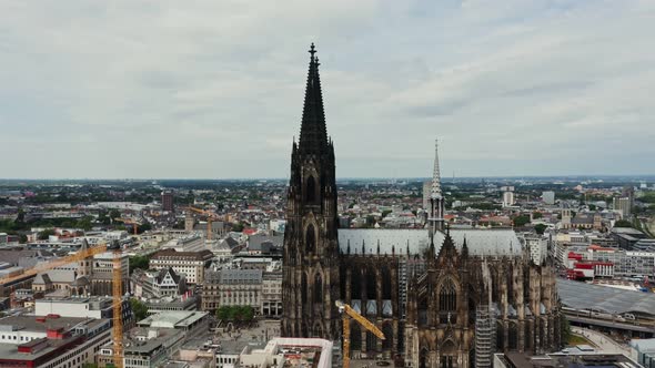 Cityscape of Cologne Cathedral Church of Saint Peter in Historic City Center alt