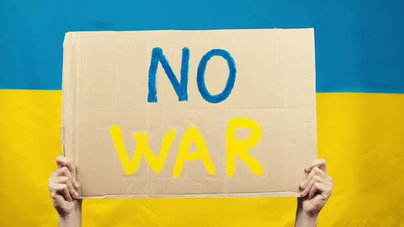Sign with No War and Background of the Flag in Ukraine to Stop the Massacres alt