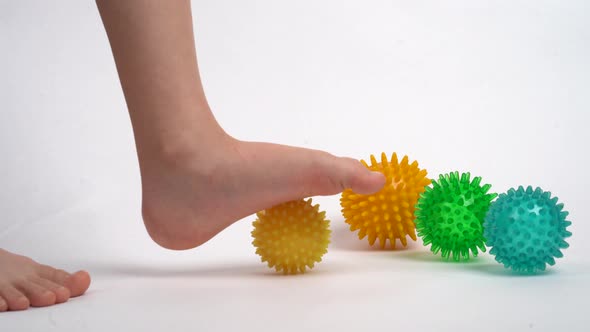Prevention of Children's Flat Feet and Valgus of the Foot Exercises with Massage Balls alt