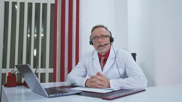 Online consultation in clinic. Doctor discusses medical issues online. Pandemic lockdown. alt