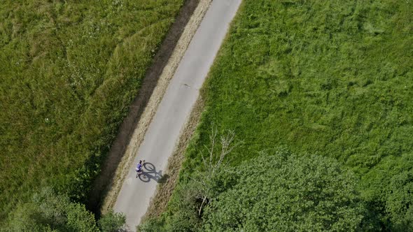Drone shot of a racing cyclists alt