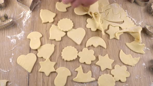 The process of making cookies from shortbread dough. alt