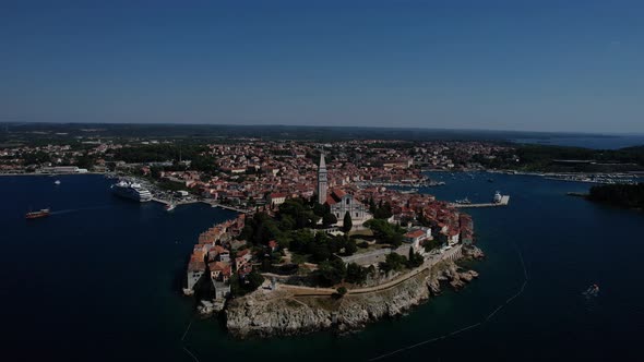 Beautiful Cathedral on the Hill of the Peninsula alt