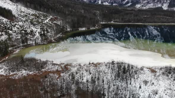 Beautiful Winter Landscape on the Lake Offensee in the Mountains in Upper Austria Salzkammergut alt