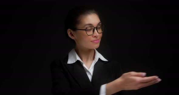 Asian Woman in Business Clothes and Glasses Shows a Hand Gesture Come Here alt