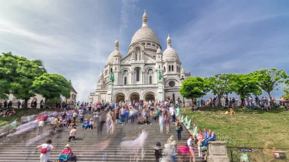 Tourists Near the Basilica of the SacraCoeur Church Timelapse Hyperlapse alt