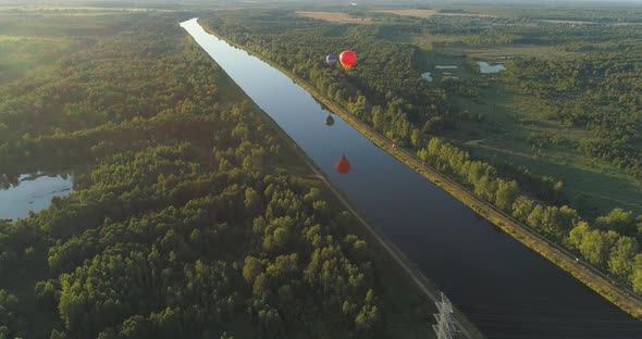 Hot Air Balloons in Sky alt