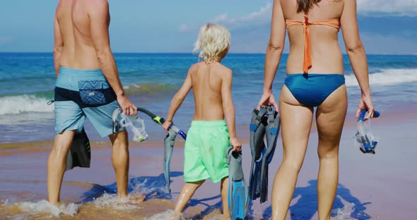 Family on Vacation at the Beach alt