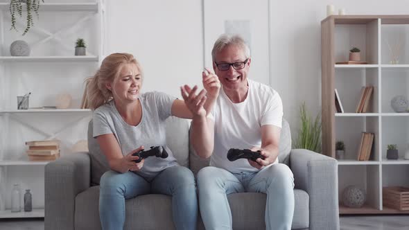 Fun Video Game Daughter Playing Bothering Father alt