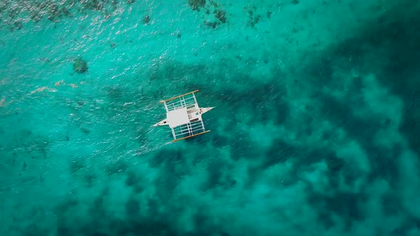 Aerial view of single filipino fishing boat near Lapu-Lapu city, Philippines. alt