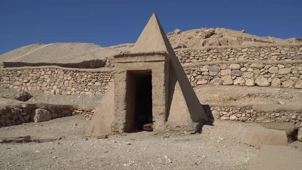 Luxor Egypt Deir el-Medina alt