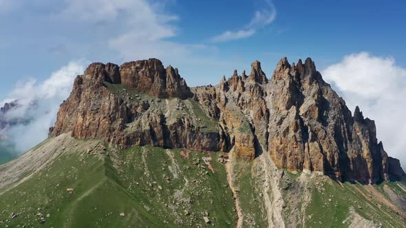 Motherinlaw Teeth Caucasus Mountain alt