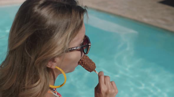 Sexy Girl Eating An Ice Cream alt