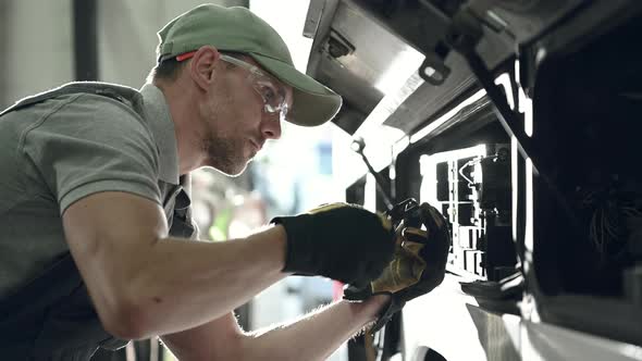 Check And Maintenance Of Bus Fuse Box.  alt