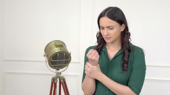 Indian woman having wrist pain alt