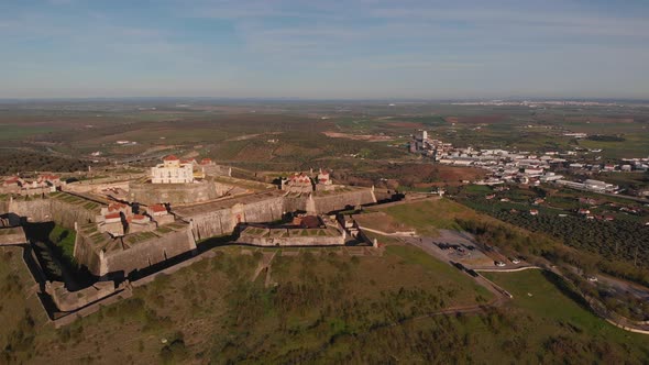 Dolly zoom on the white governor's house in the center of Fort of Nossa Senhora da Graca is set agai alt