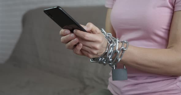 Girl Chain with Digital Devices alt