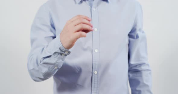 Man snapping his fingers alt