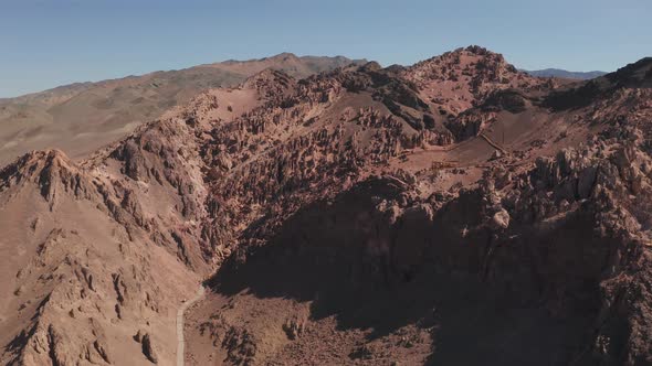 Arid desert and strange stones alt