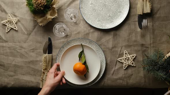 Christmas Table Setting alt