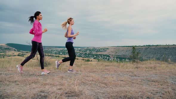 Two Athlete Women's Running Sprinting Training Intense Cardio Endurance alt