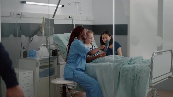 African American Nurse Showing Lungs Radiography Explaining Breathing Disease Symptoms alt