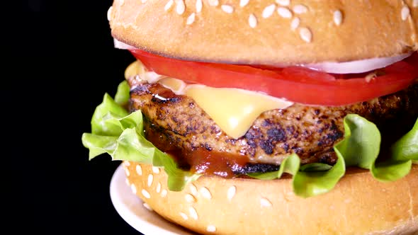 Appetizing burger on a black background. Delicious fast food.hd 22 Z Burg92