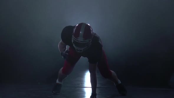 Offensive Lineman Ready To Attack. Slow Motion alt