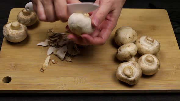 Cleaning the Mushrooms alt