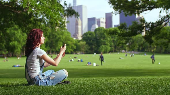 Young girl doing selfie alt