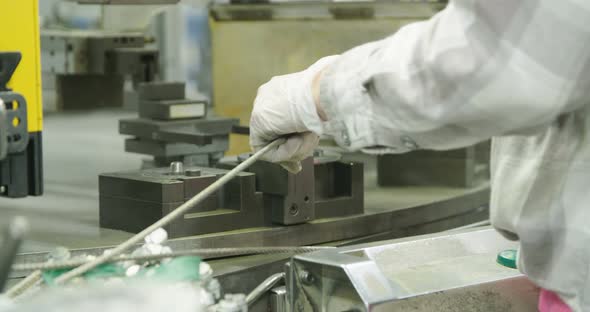 Assembly line of parts for the automotive industry alt