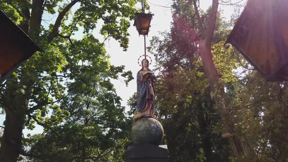 Statue of Mary Mother of Jesus. alt